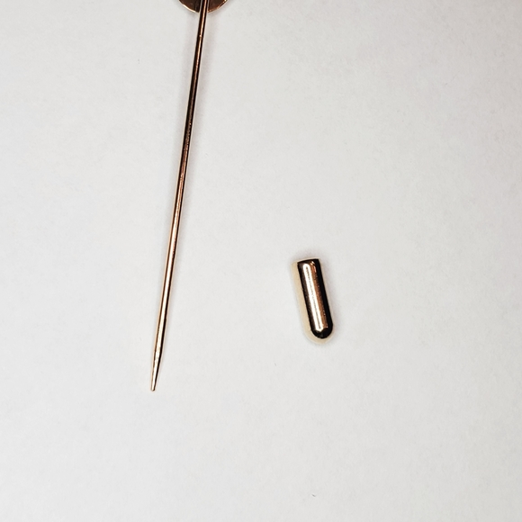 Stick pin lapel gold tone "N" monogram initial - Picture 4 of 6